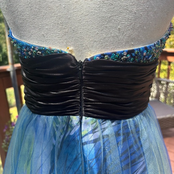 Vibrant Abstract Formal Dress | Vintage Y2K Beaded Cache Ballgown | Size 4 - Picture 10 of 17
